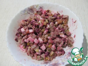 Сытный салат из говядины и овощей с пикантной заправкой