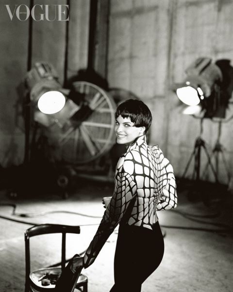 Дуа Липа снялась для обложки британского Vogue (ФОТО+ВИДЕО)