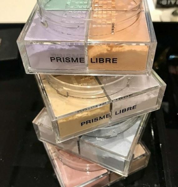 
<p>                            Givenchy Prisme Libre  Spring 2021 пудра-призма и кисть</p>
<p>                        