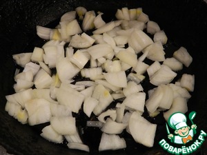 Картофельный рулет с грибами и сыром