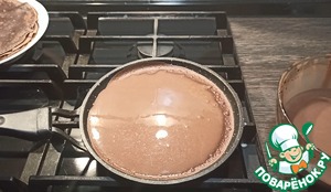 Шоколадно-ванильный блинный торт
