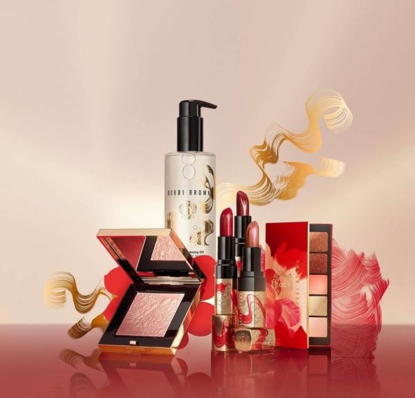 </p>
<p>                            Bobbi Brown Radiance Blossoms Holiday Collection 2021</p>
<p>                        